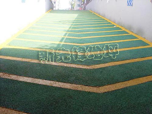 無震動防滑坡道