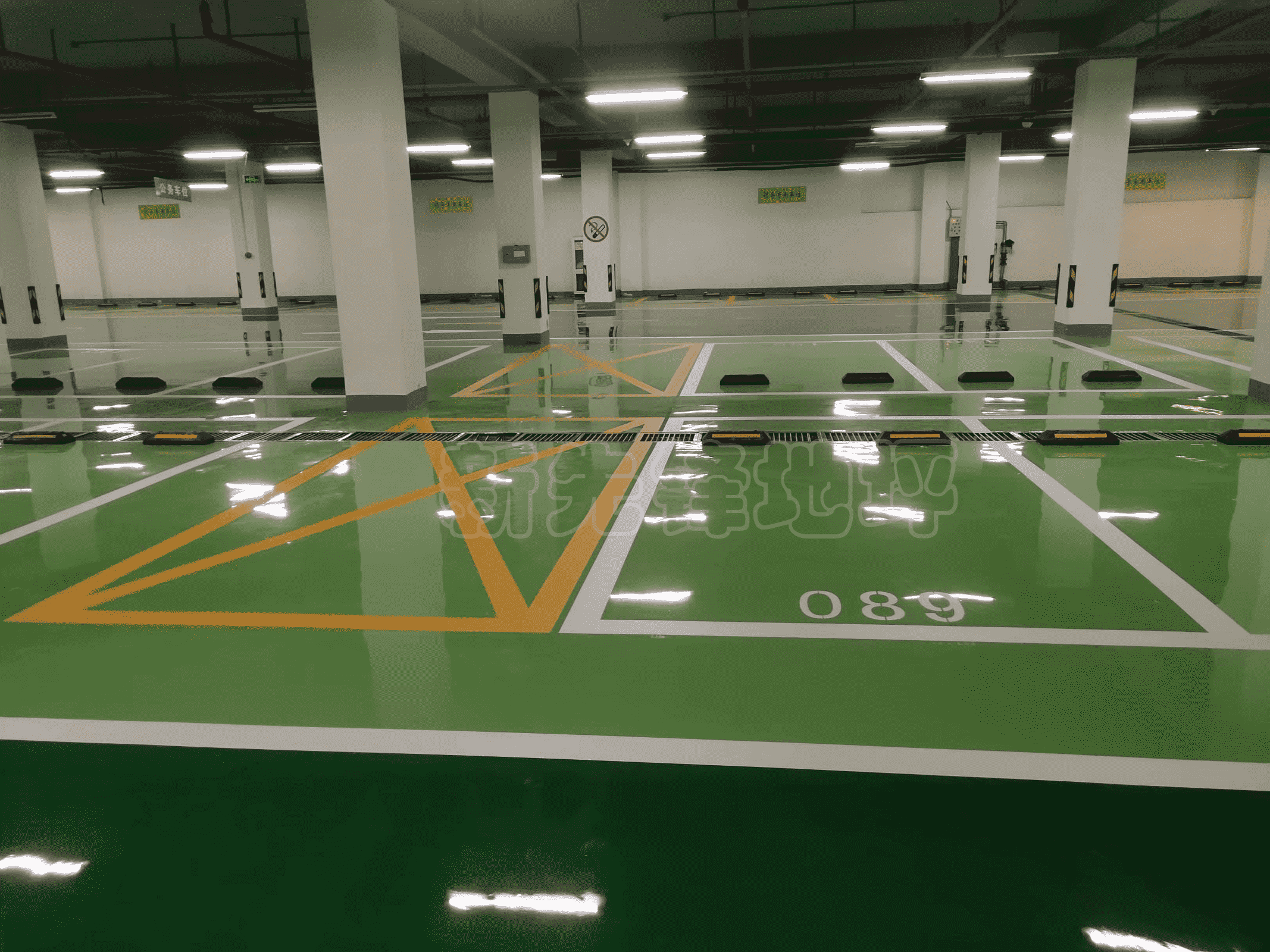 環(huán)氧車庫(kù)地坪1